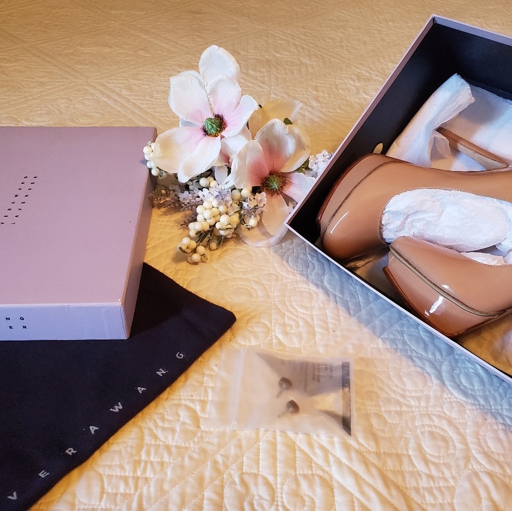 Vera Wang Lavender pumps